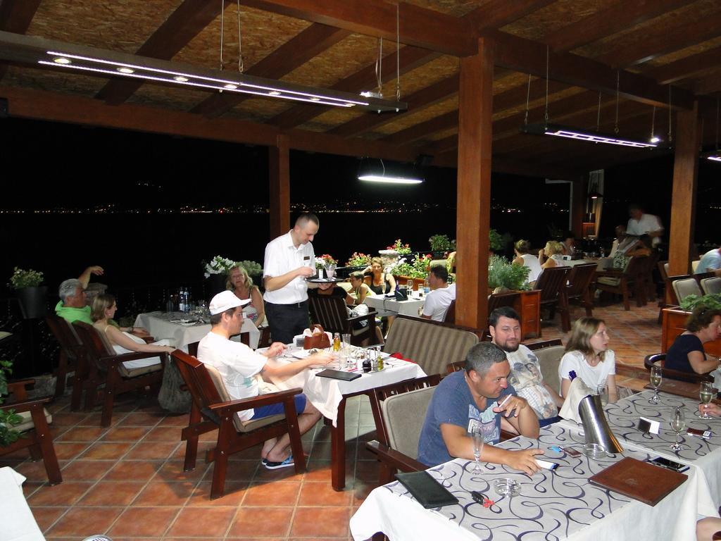 Hotel Anderba Krasići المظهر الخارجي الصورة
